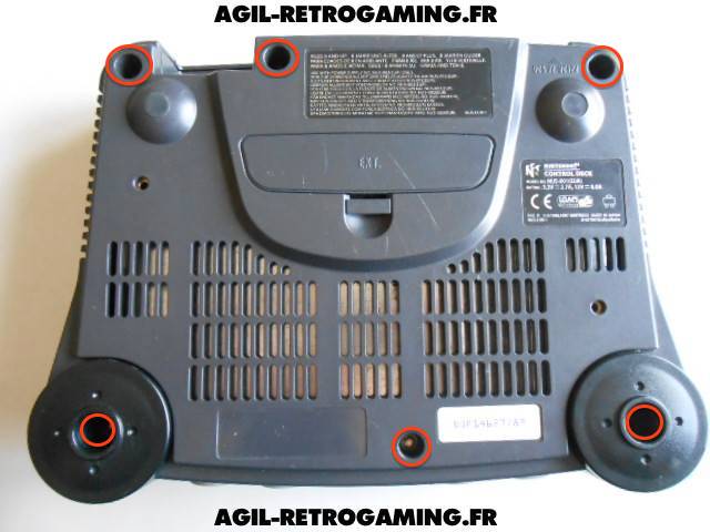 Démonter une console Nintendo 64