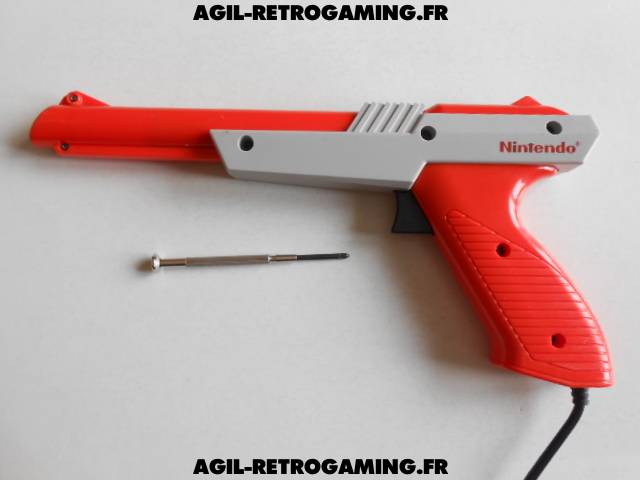 Comment démonter un Zapper Officiel Nintendo NES