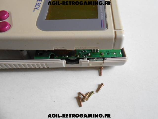 Démontage intégral d'une console Game Boy