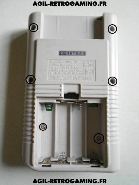 Démontage intégral d'une console Nintendo Game Boy Classique