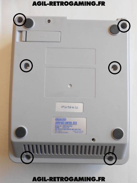 Démontage d'une console Super Nintendo