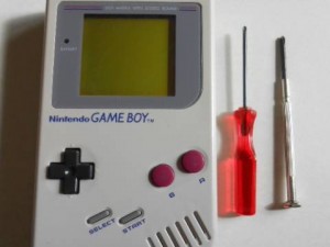 Démontage intégral d'une console Game Boy Classique